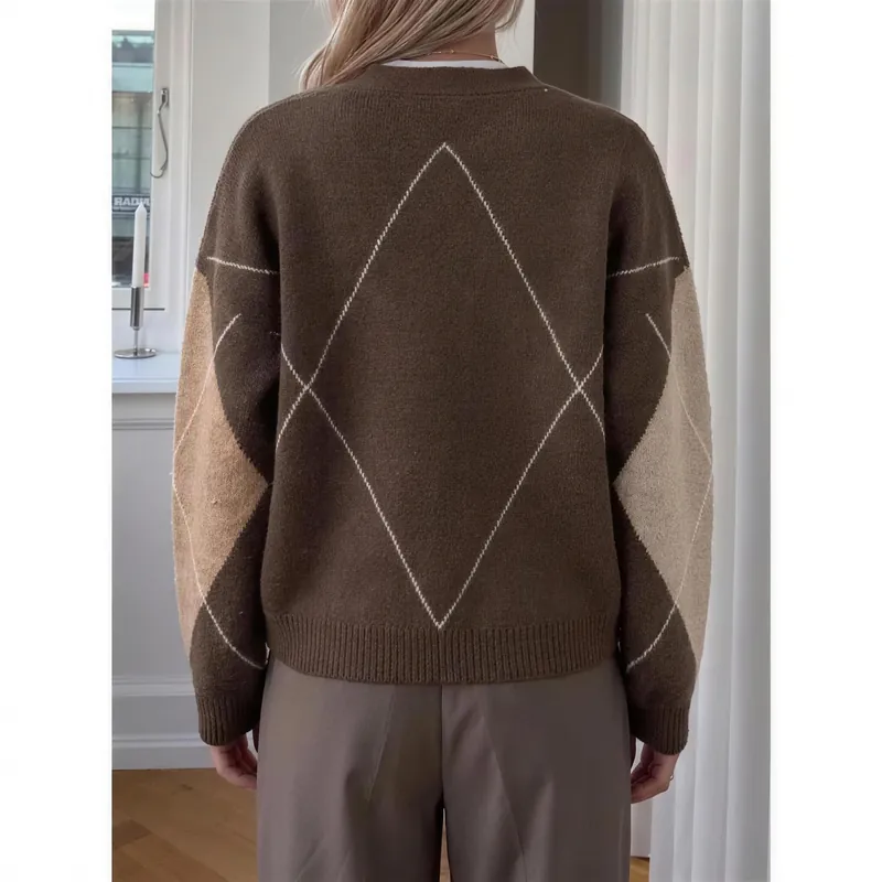 Back view of the oversized argyle cardigan showing one large diamond