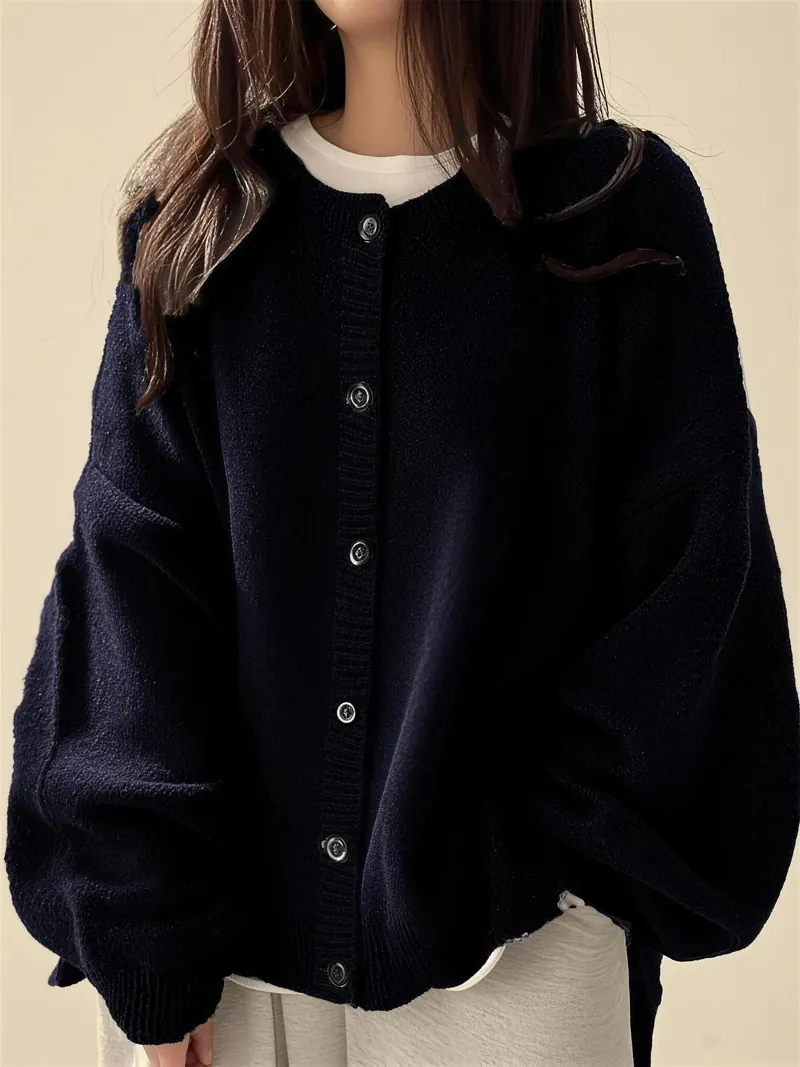 The cardigan in navy blue