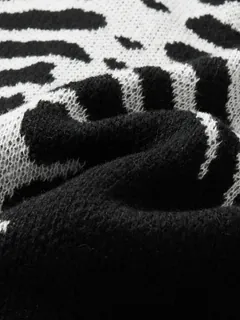 Skeleton button cardigan, macro of the knitted-in bone jacquard