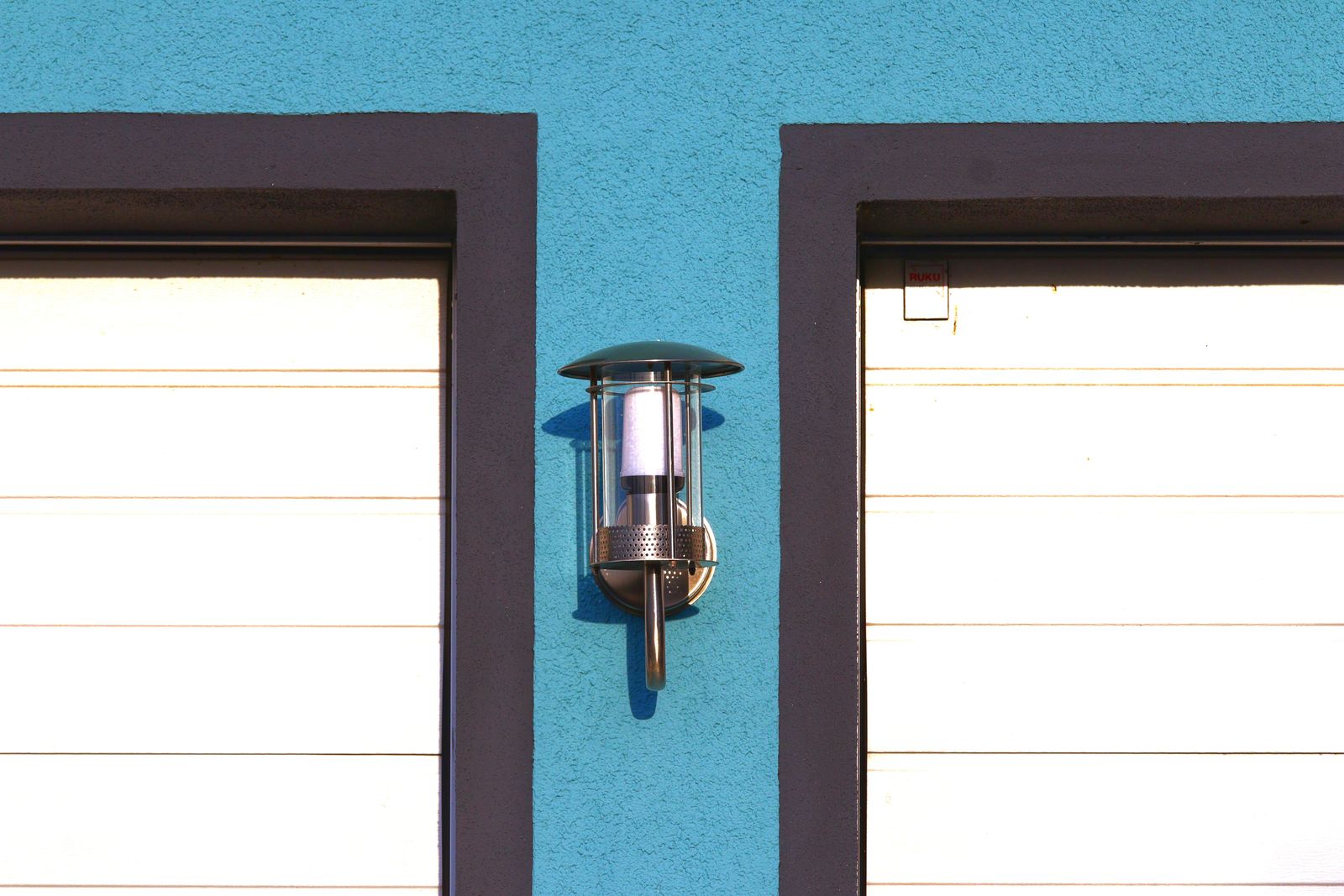 Best Weatherproof Solar Outdoor Wall Lights: The Complete 2024 Buying Guide