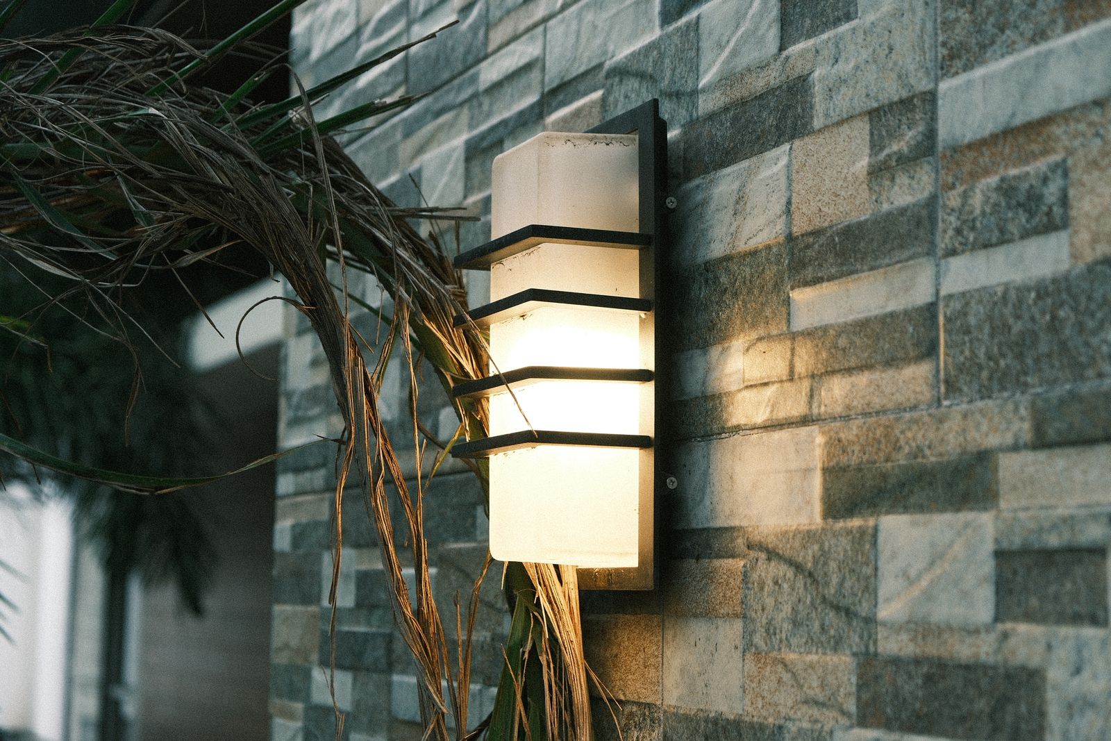 Durable Solar Outdoor Wall Lights Buying Guide: IP Ratings & Battery Specs Explained