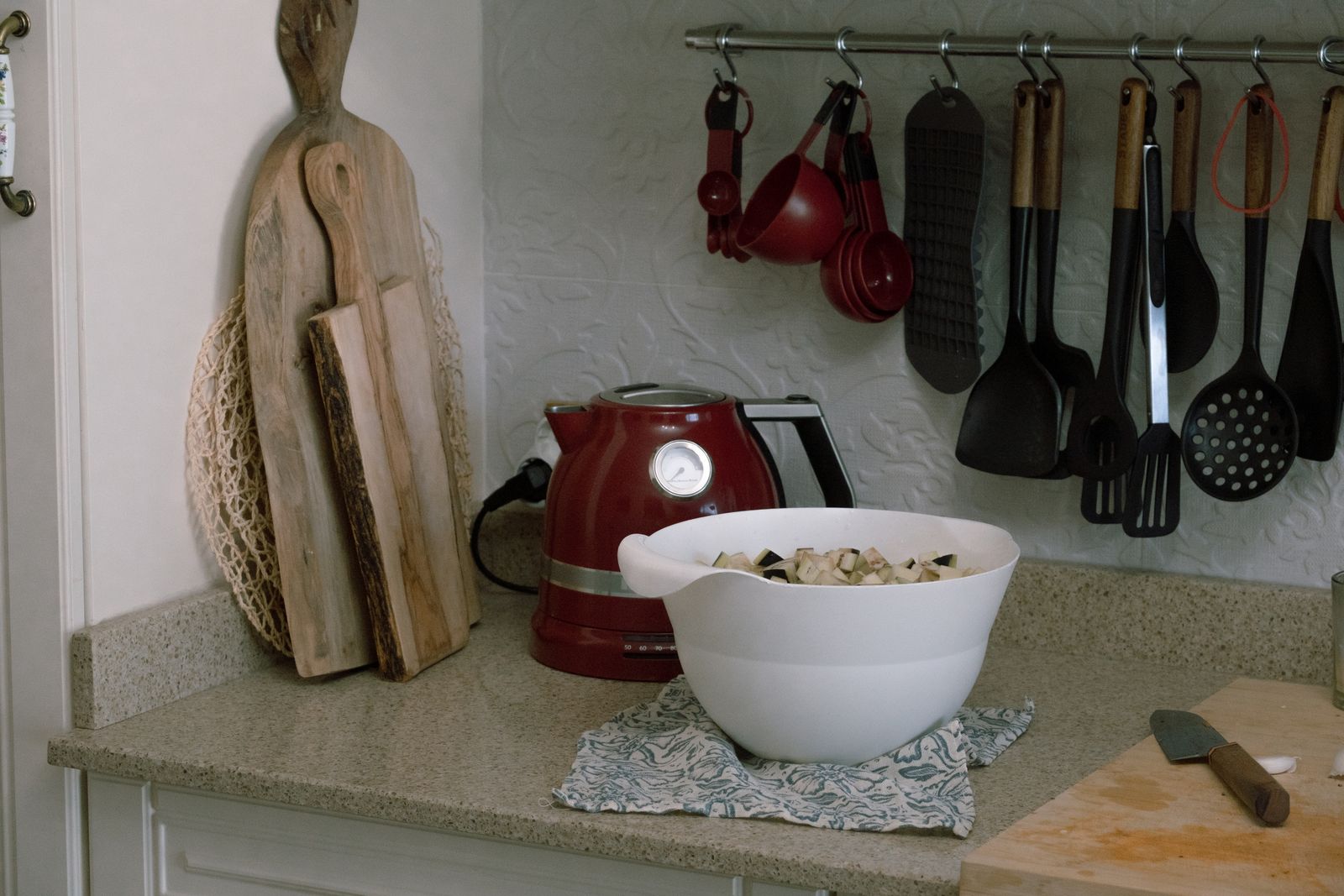 How to Maintain Teak Utensils on Countertop: Care & Display Guide