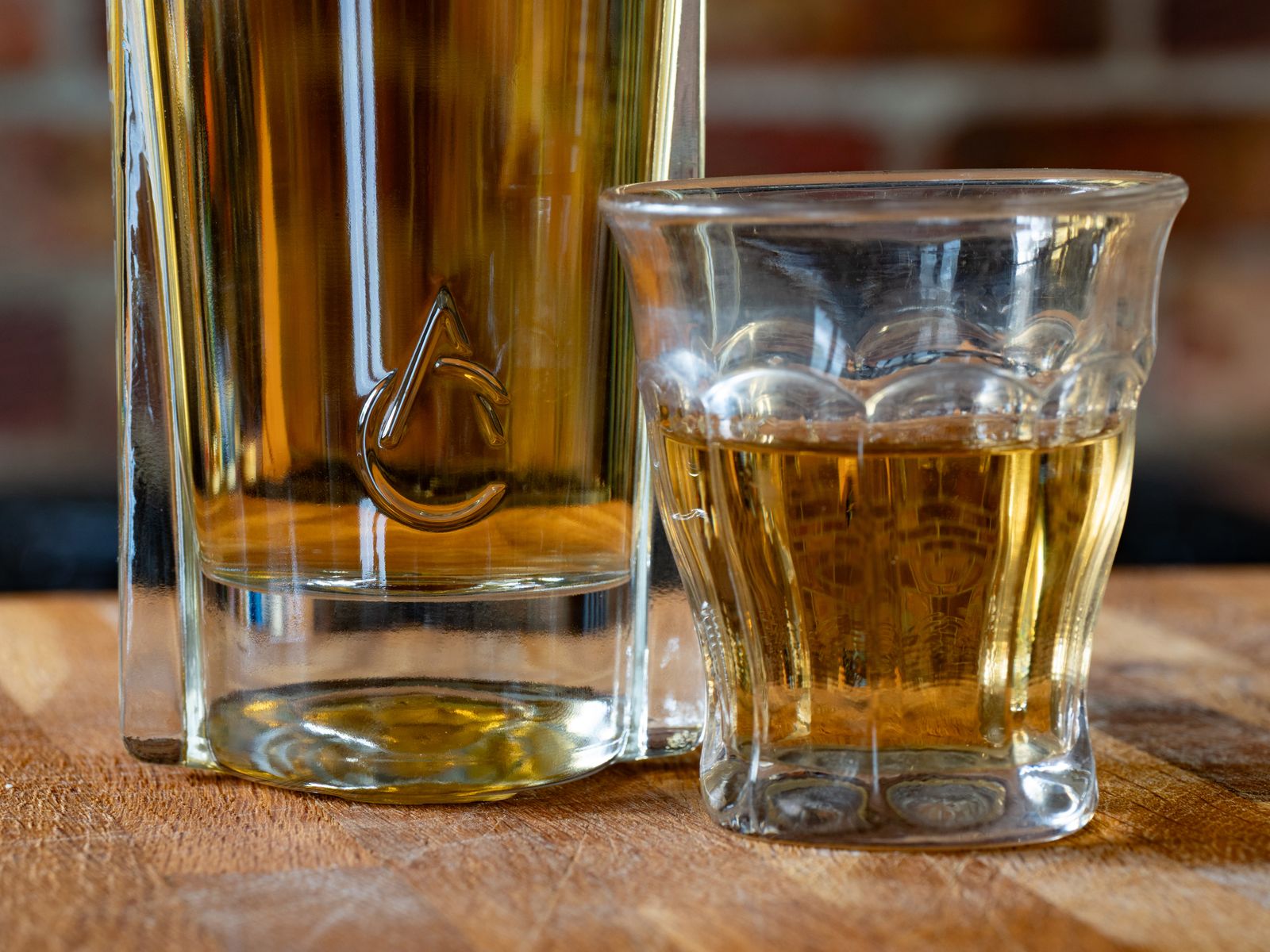Maintaining an Airplane Whiskey Decanter for Home Bars