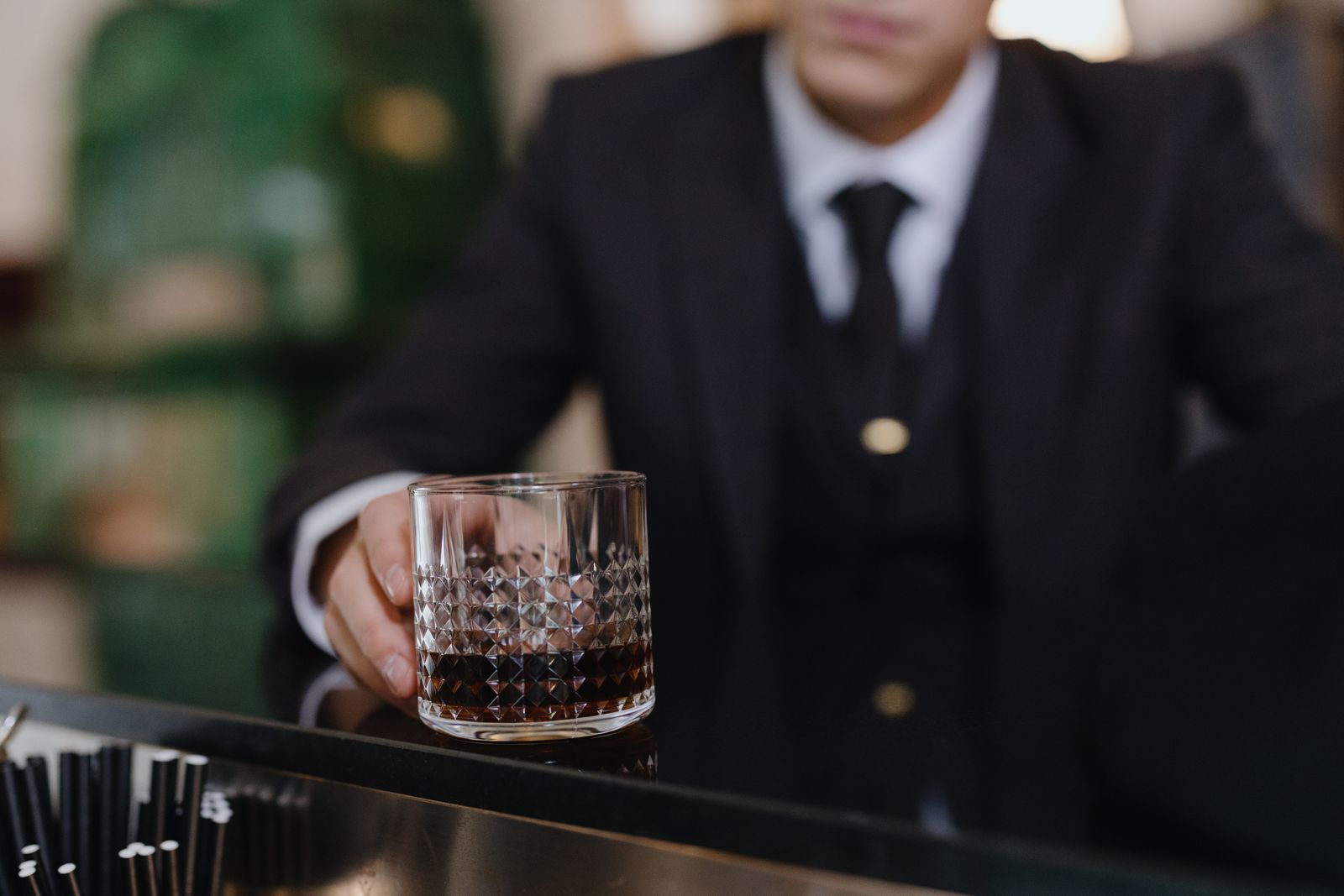 What defines a high-quality aviation barware set?