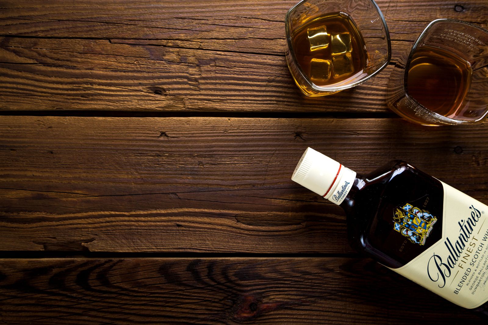 How do you select an F-16 whiskey decanter gift?