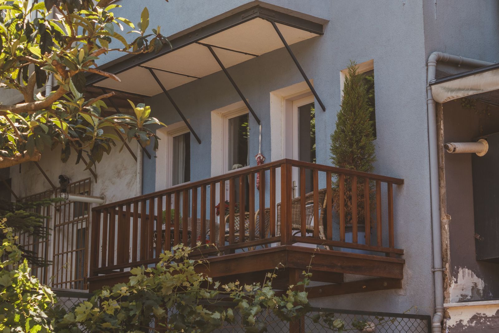 Why Are My Solar Deck Lights Not Working After Rain? (Troubleshooting Guide)