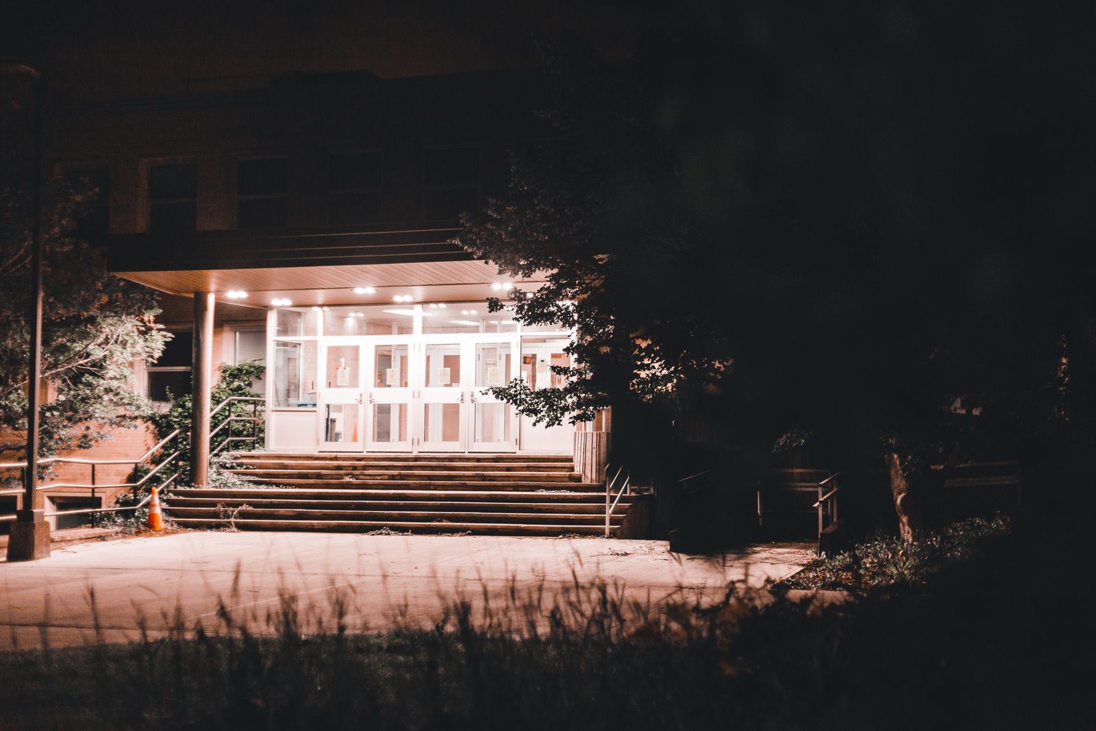 How to Keep Solar Deck Lights Charged in Winter: A Seasonal Care & Troubleshooting Guide