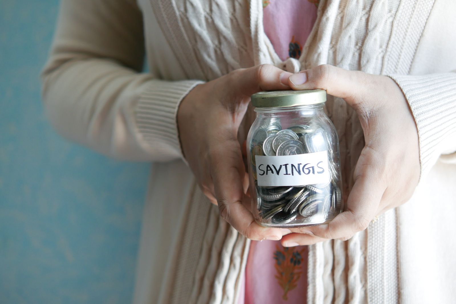 100 Envelope Challenge vs. Traditional Savings Accounts: Which Is Best for Visual Savers?