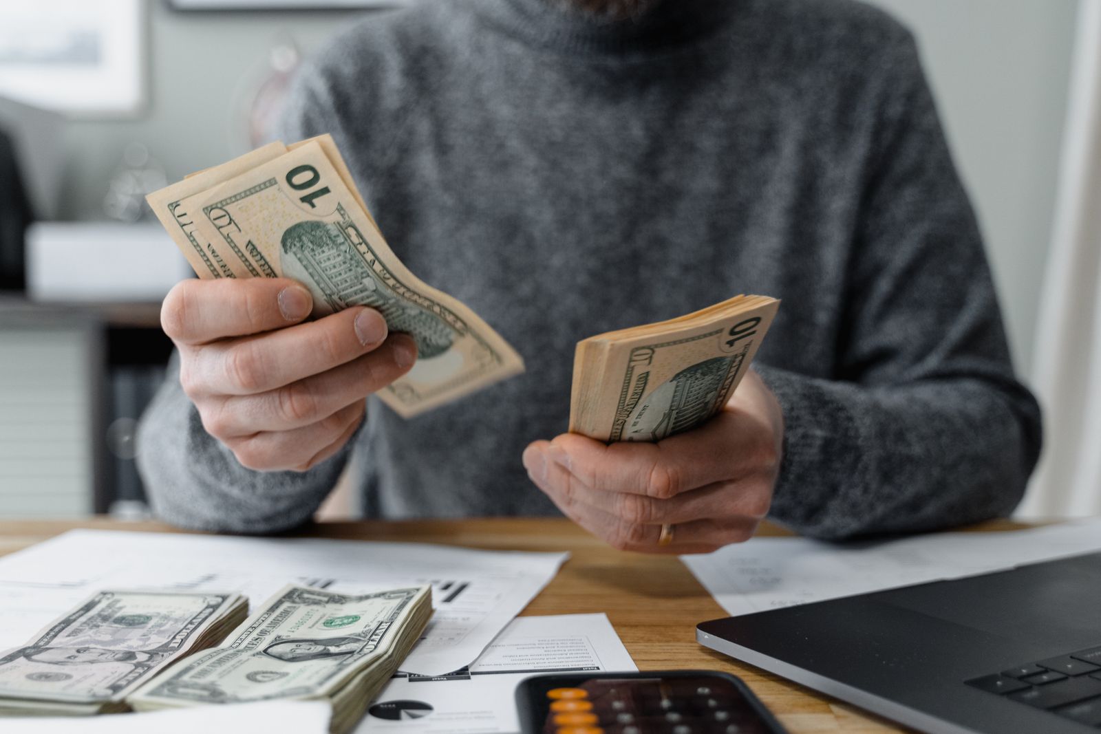 Cash Stuffing vs Digital Budgeting: Which Helps You Save Faster?