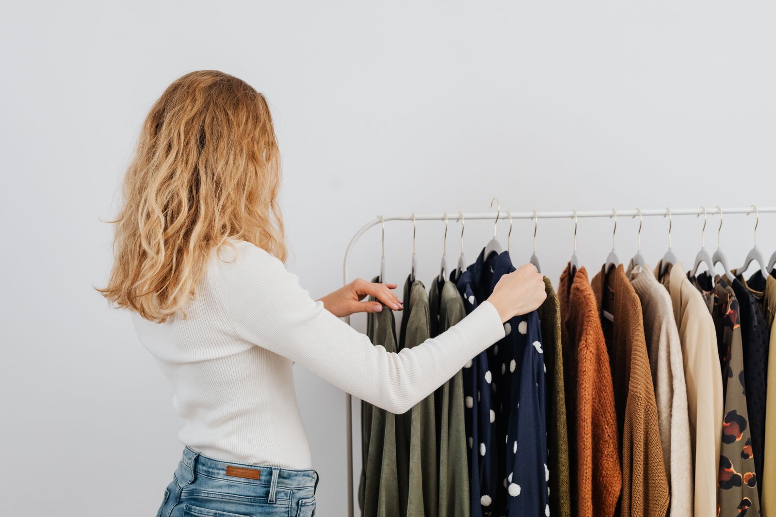 Batwing Sleeves vs. Fitted Sleeves Cardigans: Silhouette & Layering Guide