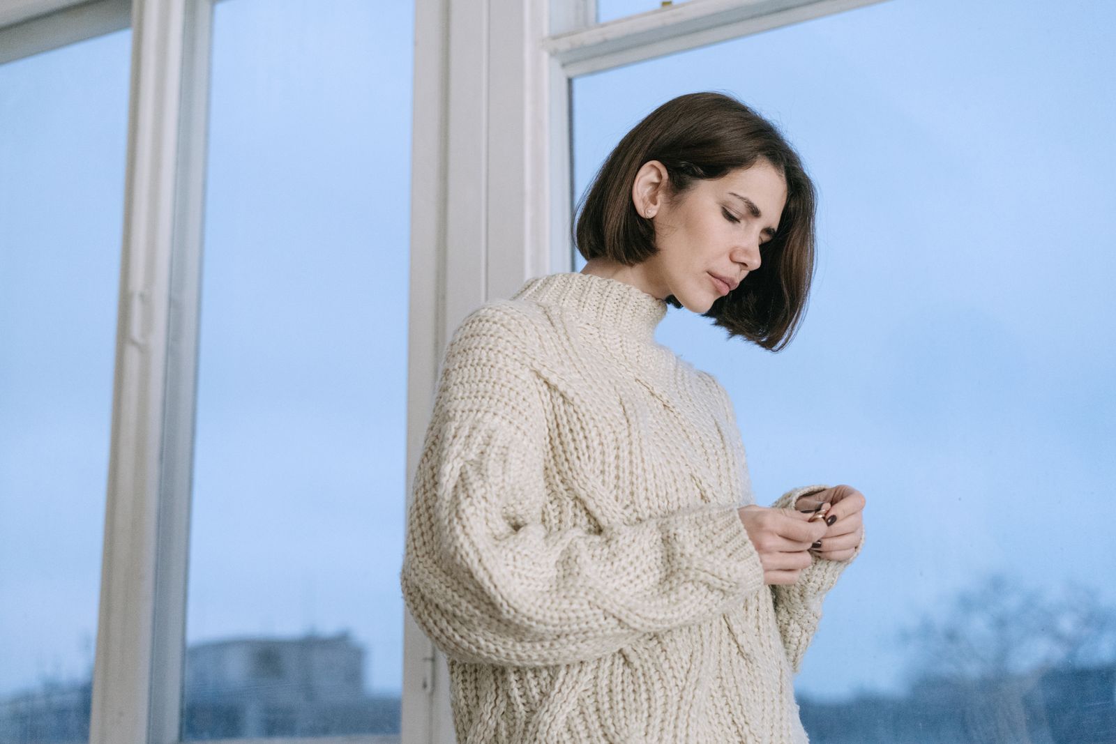 How to Style Cropped V-Neck Cardigans to Elongate Your Torso