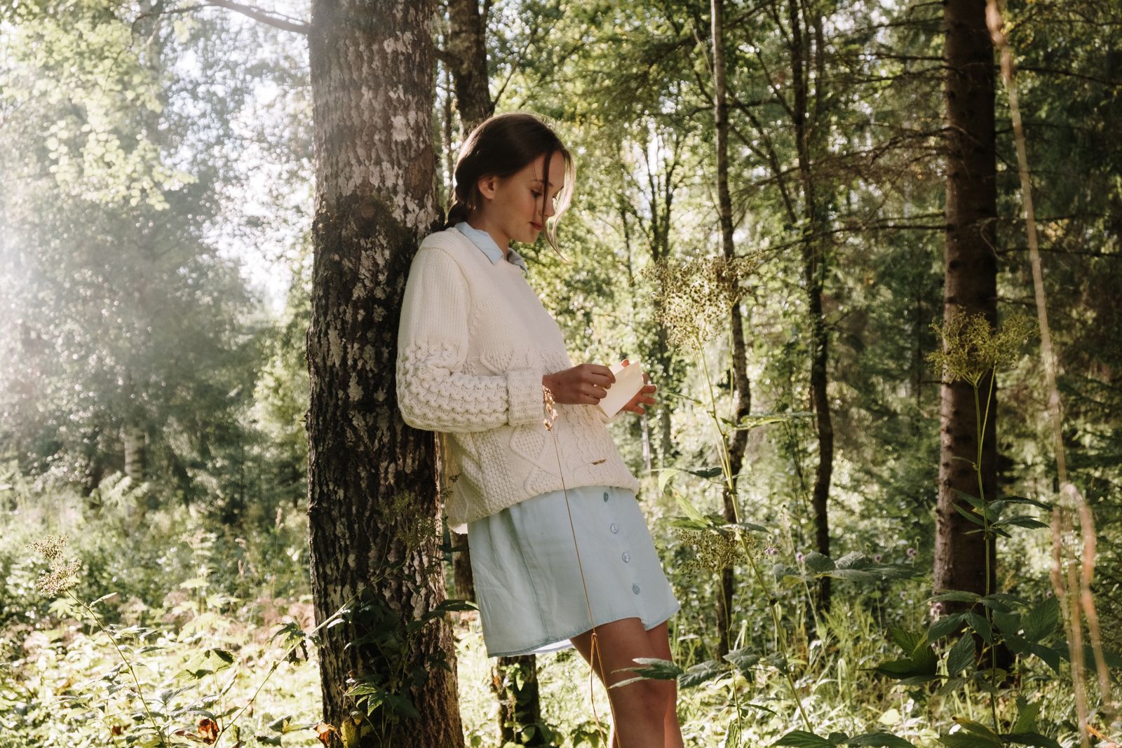 Short Butterfly Cardigan vs. Long Oversized Sweater: Winter Silhouette Styling Guide