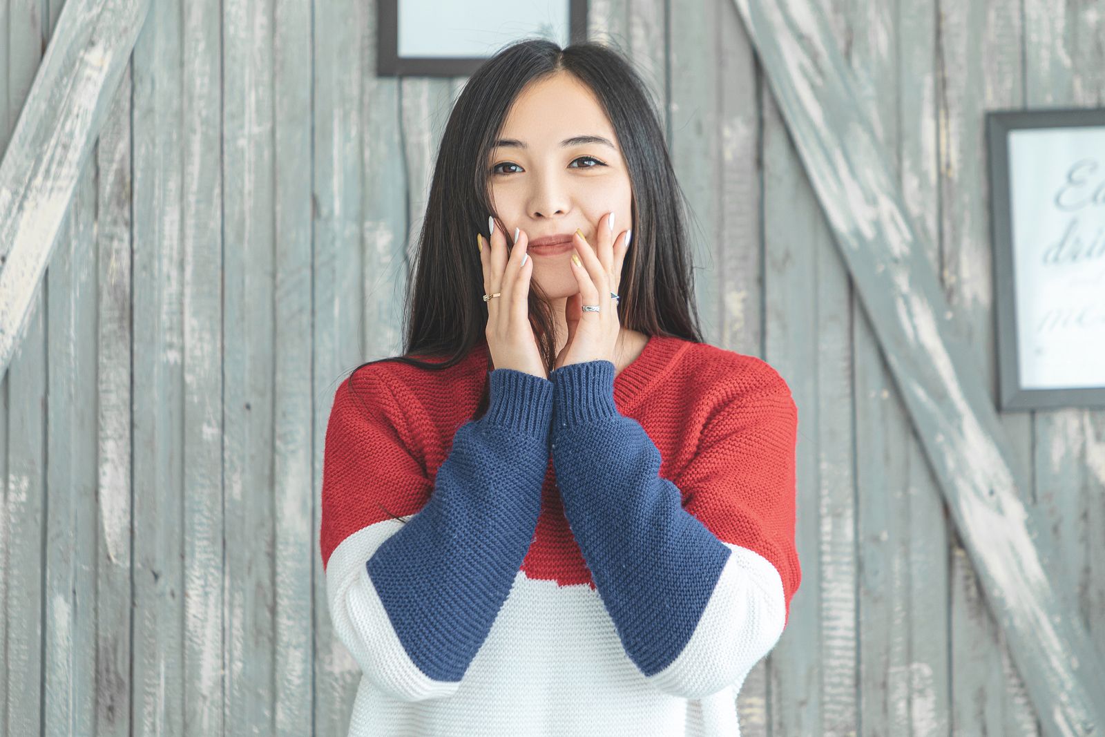 Statement Cardigan vs Basic Sweater: Which Fits Your Style?