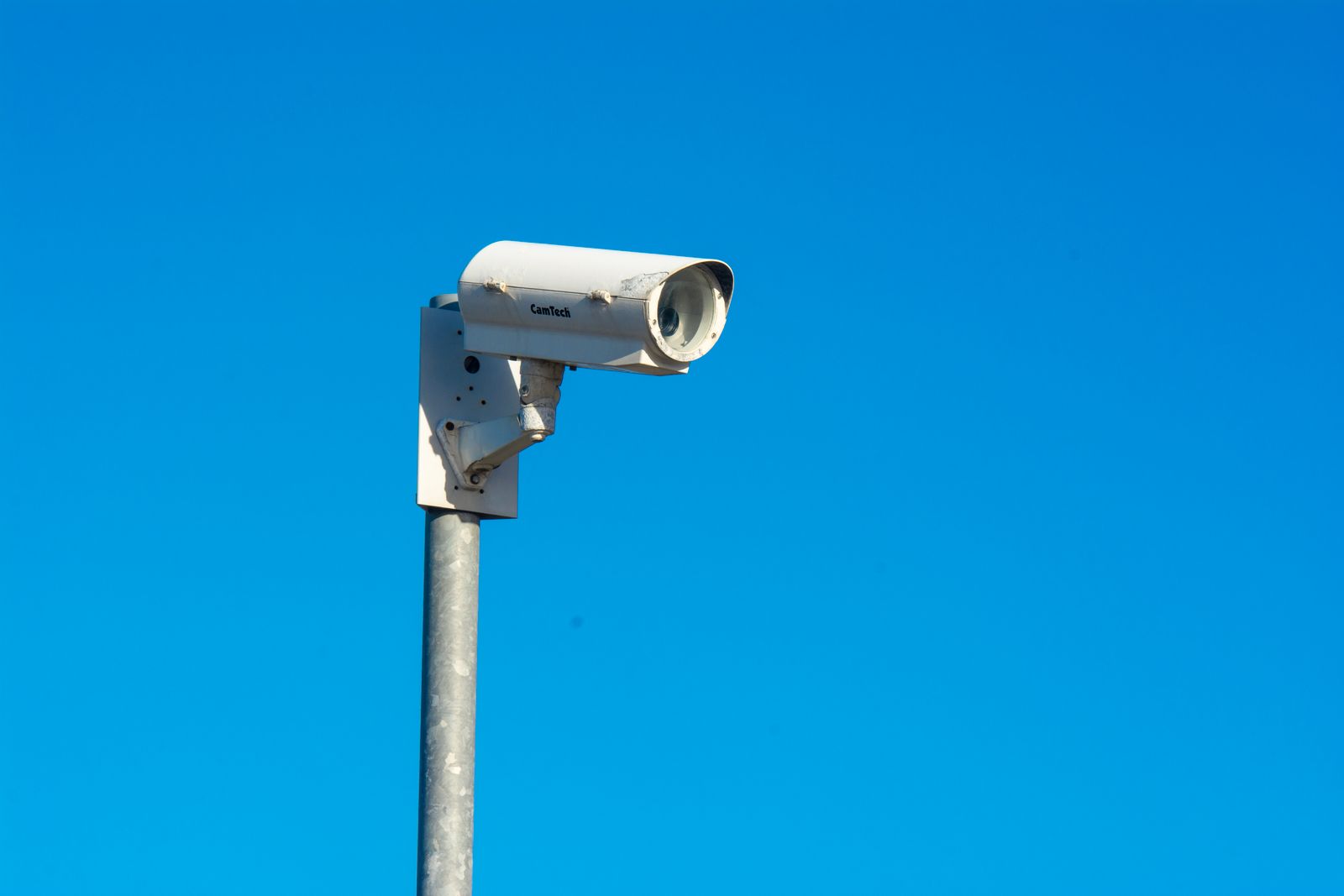 Two-Way Audio Security Camera App Guide: Live Deterrence & Buying Tips