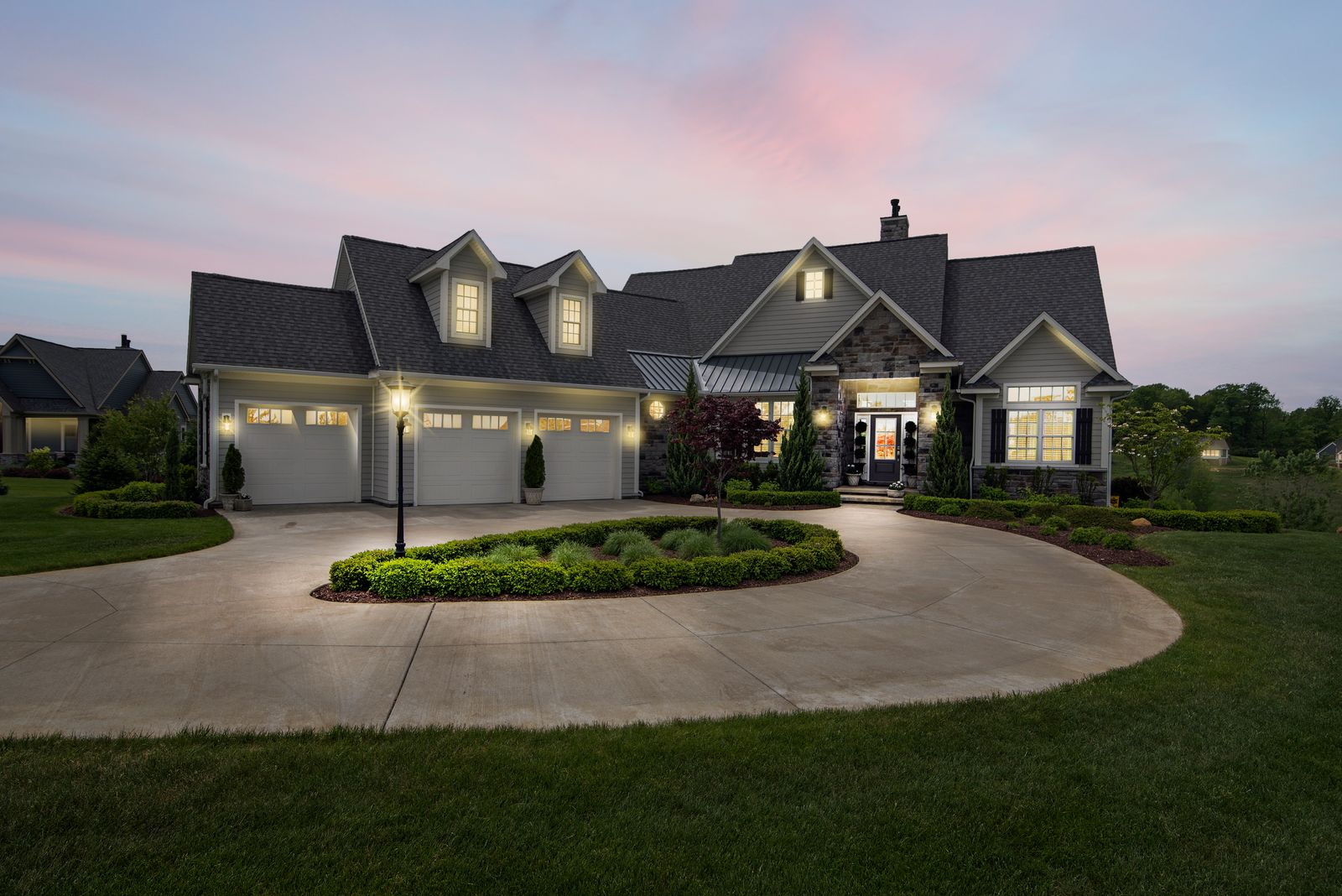 Top FAQs About Automatic Dusk-to-Dawn Solar Lights for Home Pathway Safety