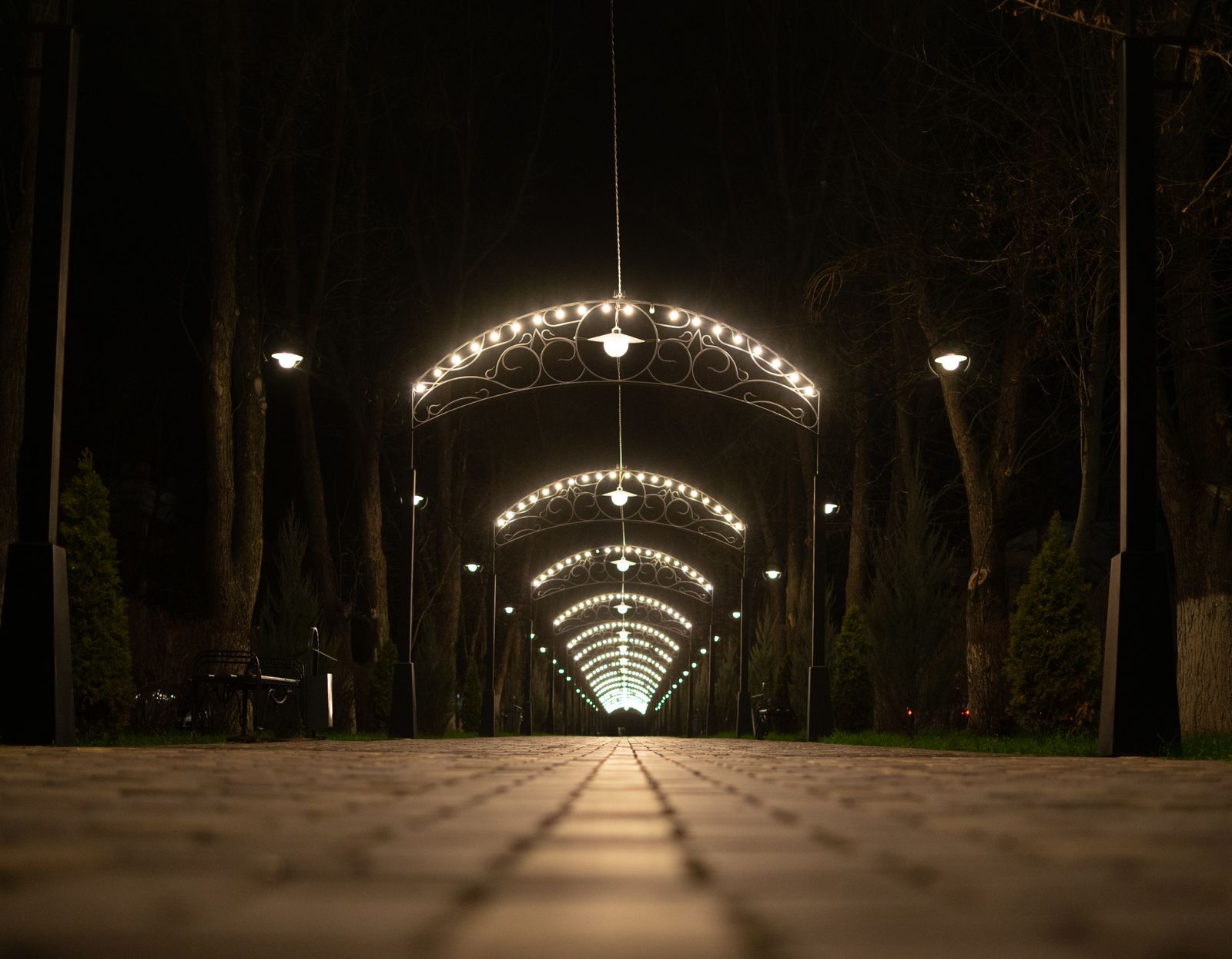 Automatic Solar Lights vs Manual Switches: The Ultimate Pathway Comparison Guide
