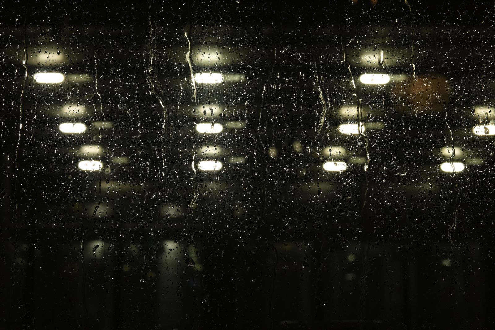 Solar Lanterns vs Traditional Outdoor Lights: 5-Year Cost & Ambiance Guide