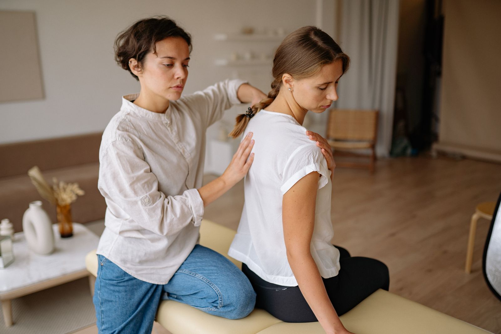 How to Relieve Lower Back Stiffness Using 6D Shiatsu and Heat Therapy