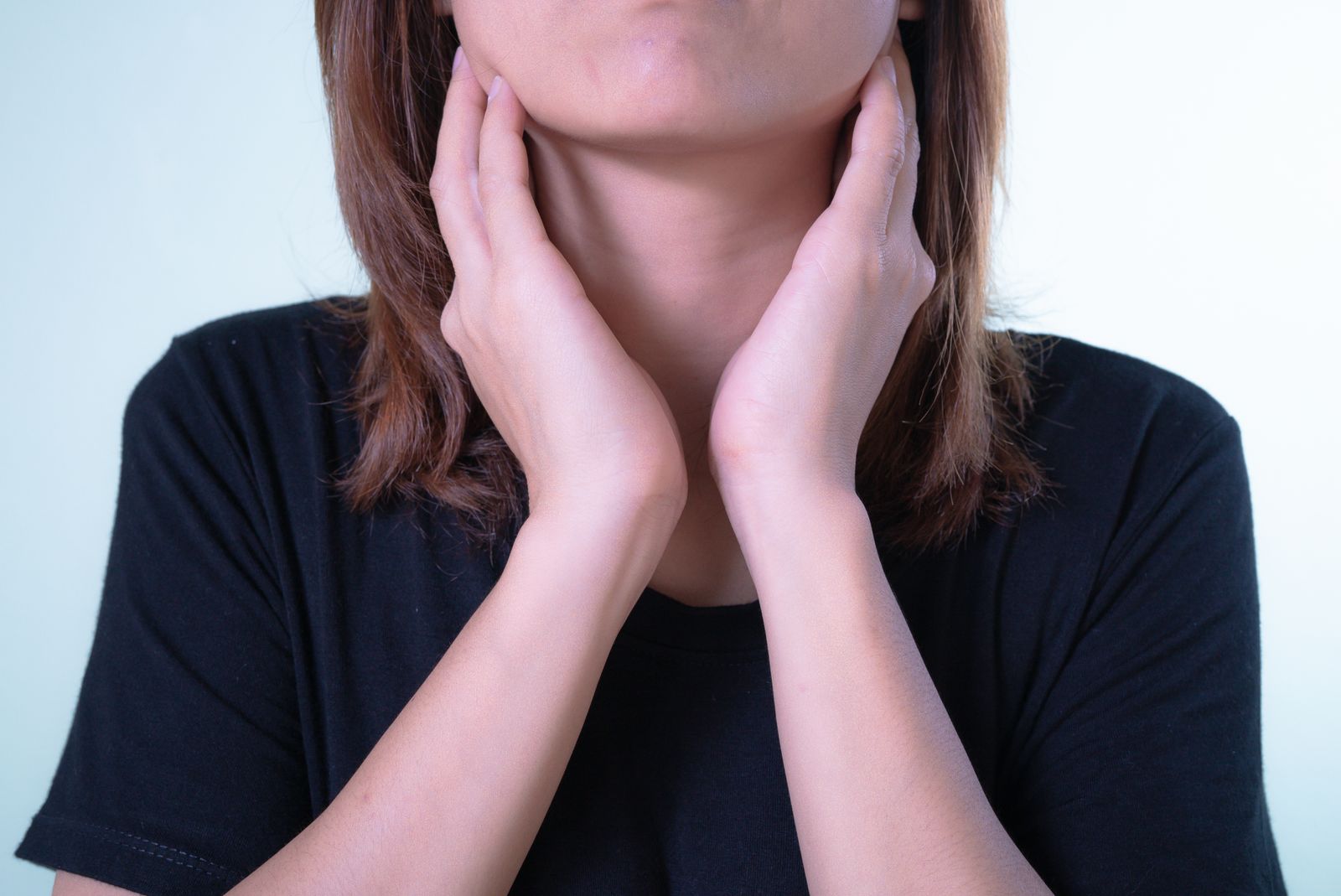 How to Relieve Tech Neck Pain: Daily Shiatsu and Heat Therapy Strategies