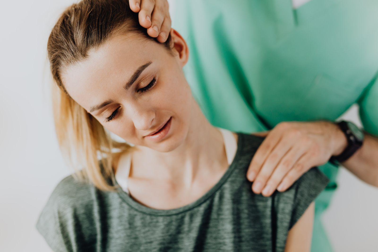 Commuter Slouch and Mechanical Stress: FAQ on Driving Neck Strain & Relief