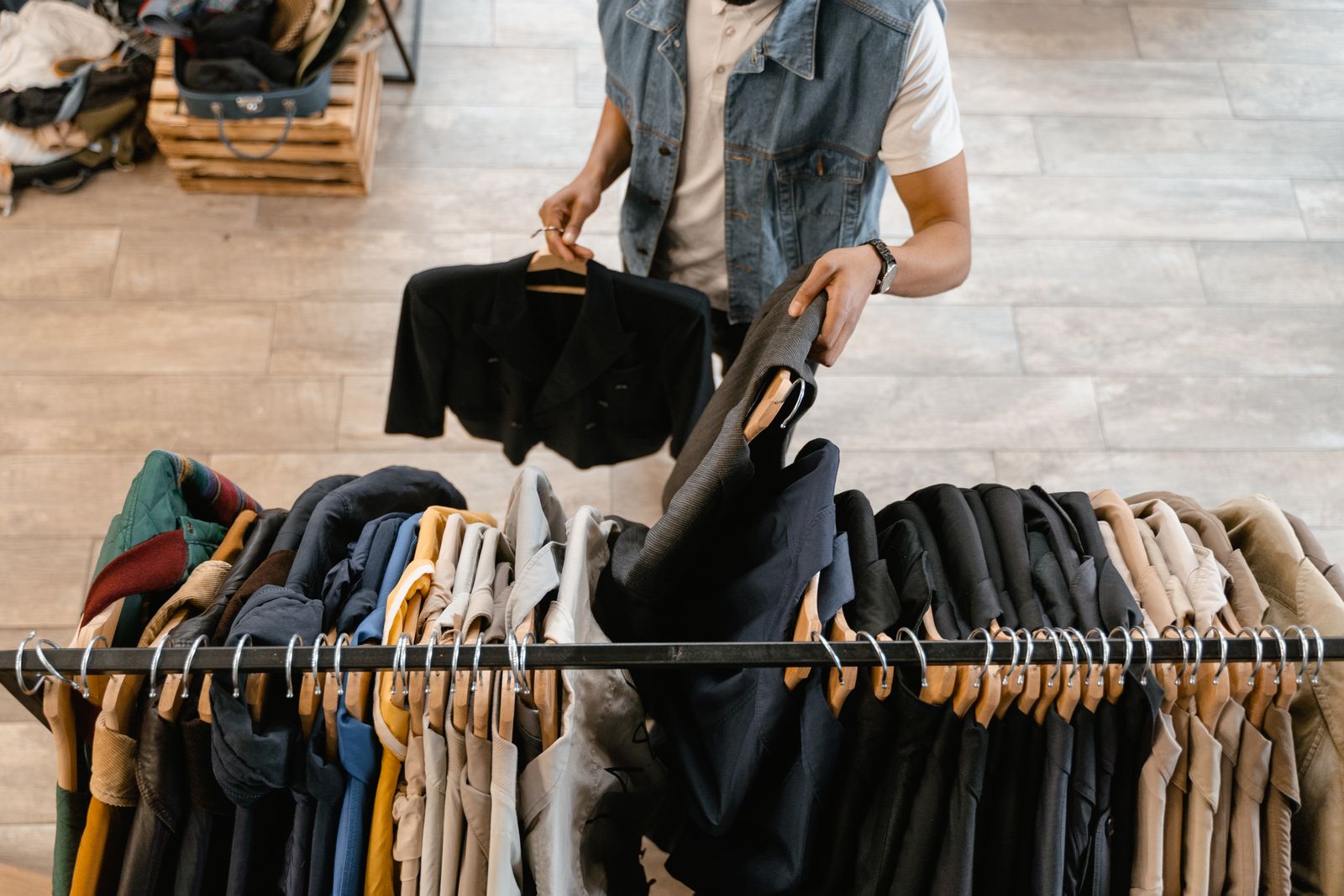 Fitted vs Boxy Rain Jacket: Travel Outerwear Silhouette Guide