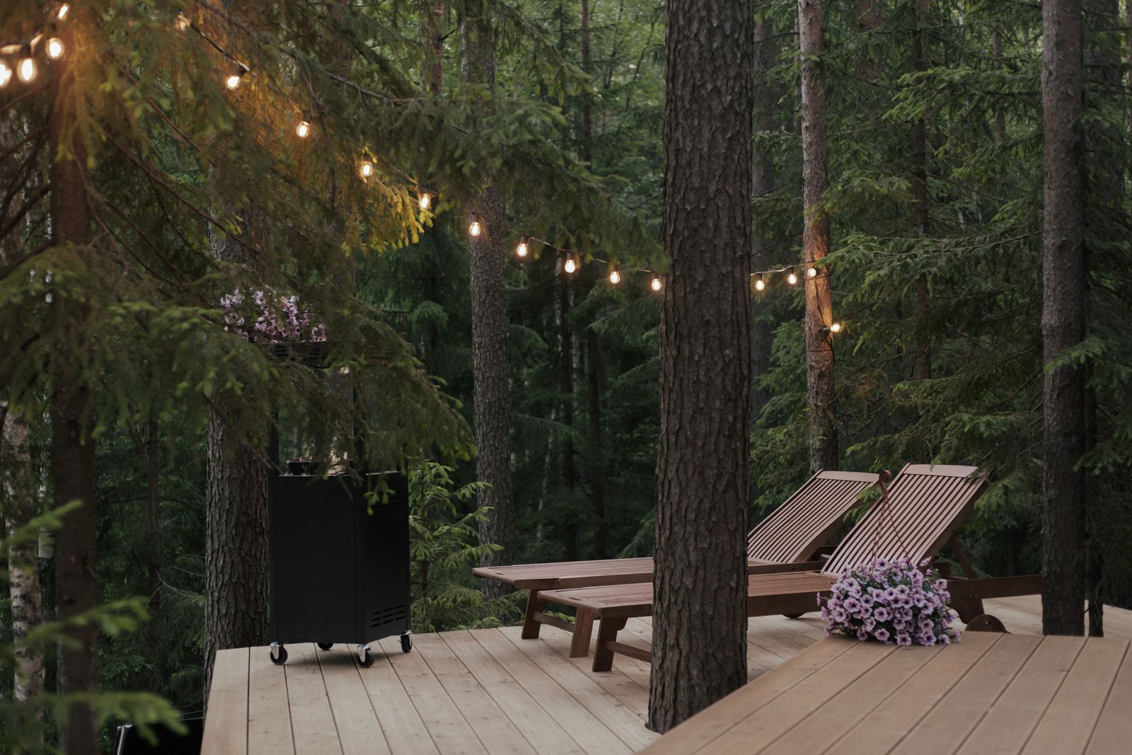 Solar Post Cap Lights vs. Low-Voltage Hardwired Deck Lighting: Framing Property Line Aesthetics