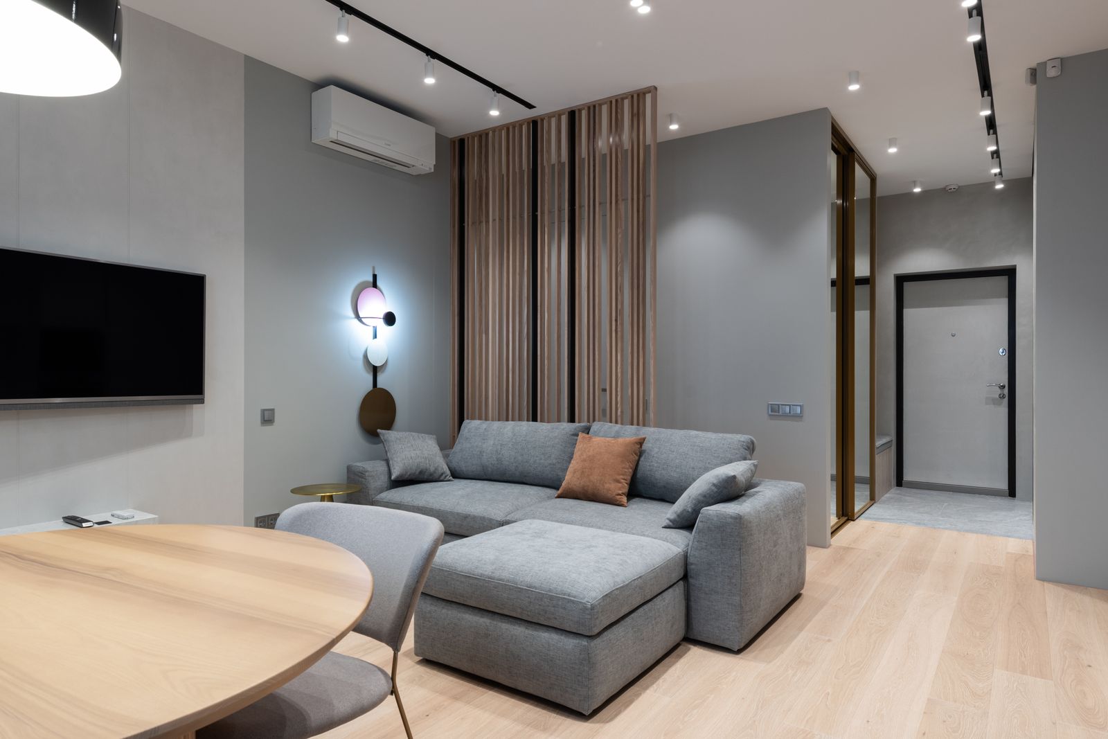 How to Create a Productivity-Boosting Microclimate at Your Workstation