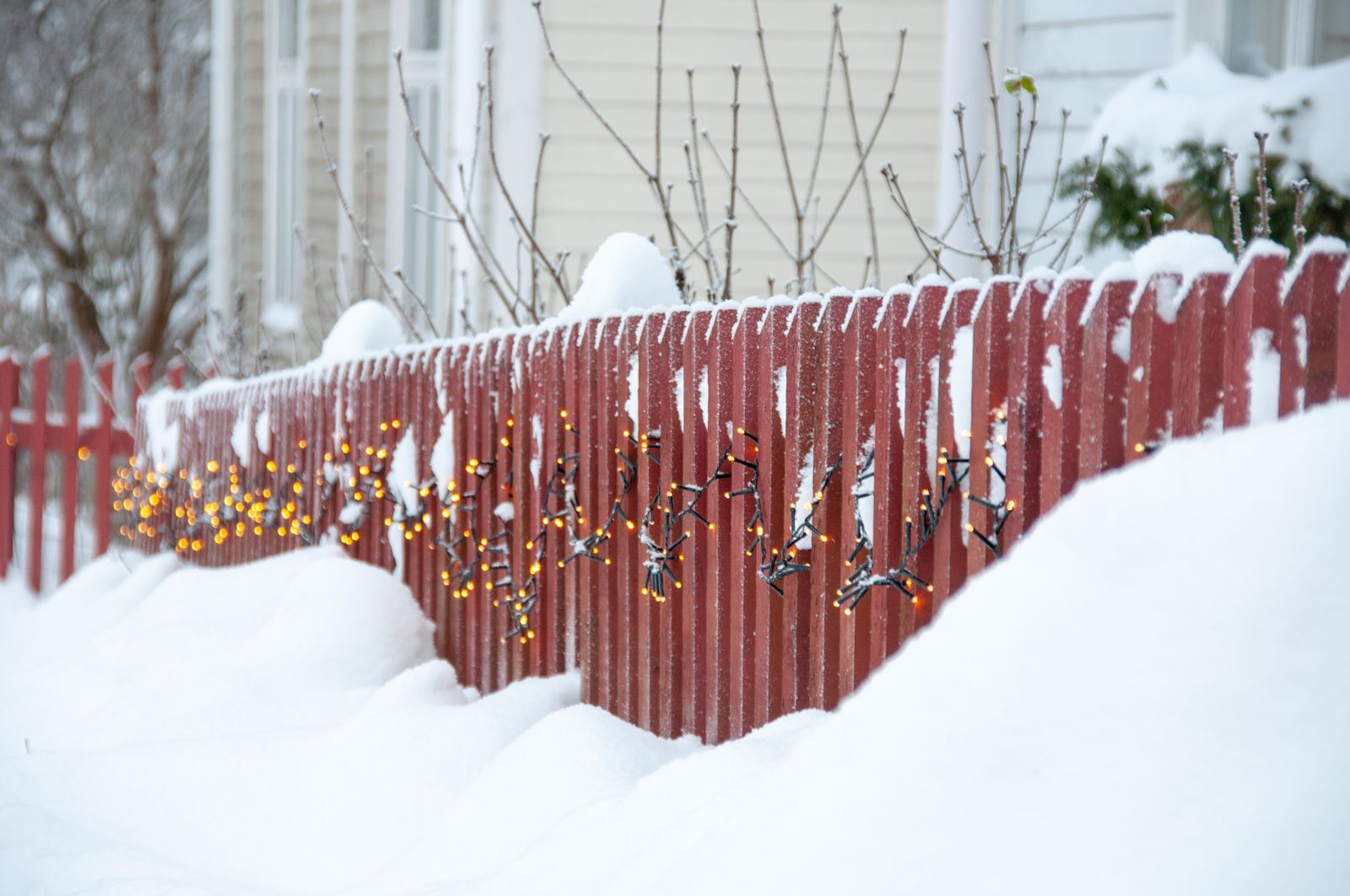 Why Do Solar Fence Lights Die Fast in Winter? Battery Fixes & Guide