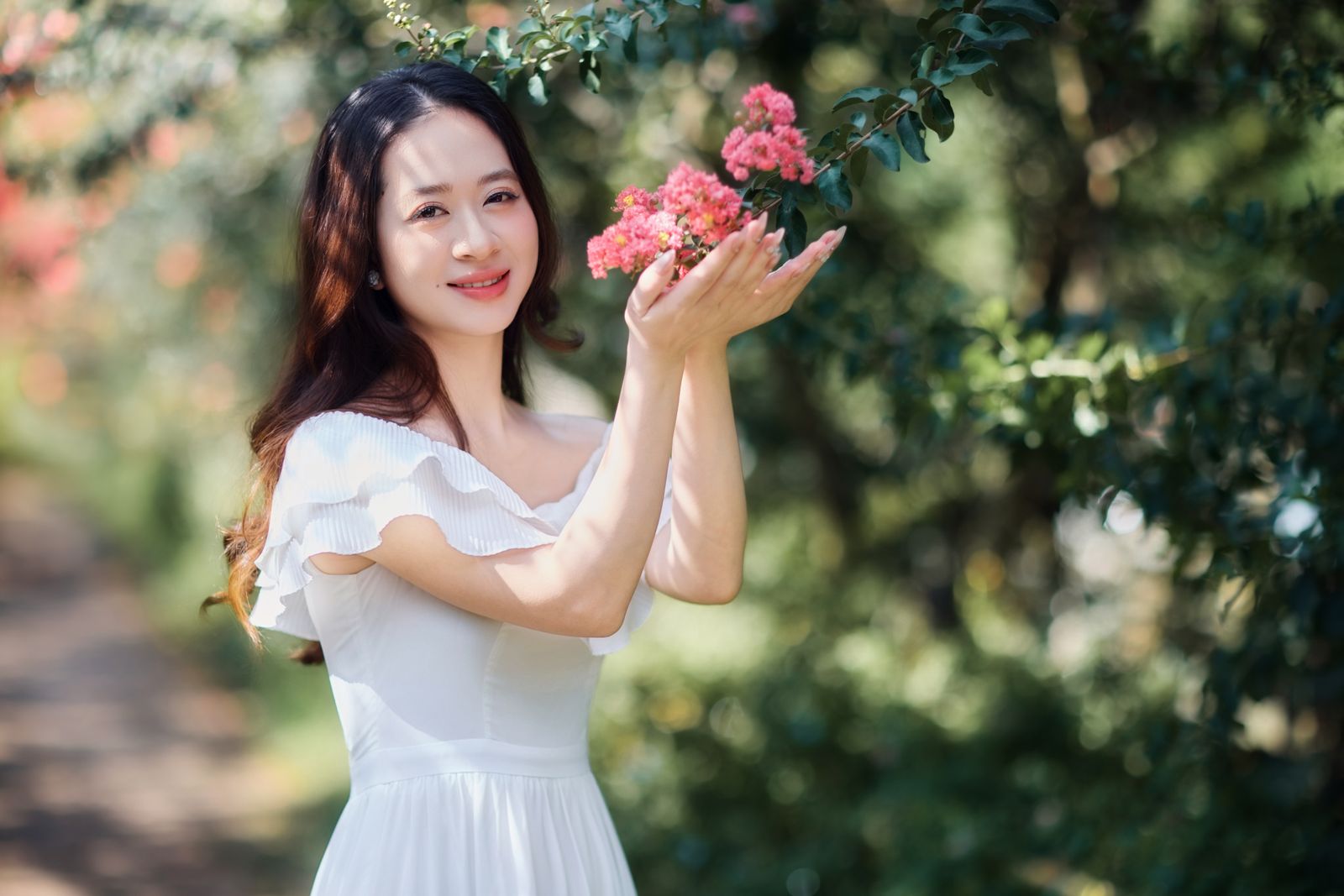 The Ultimate Garden Party Style Guide: How to Choose a Flattering Waist-Shaping Sundress