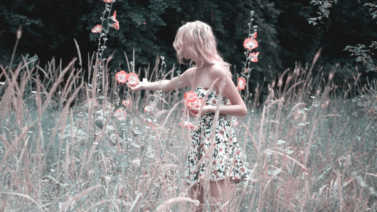 How to Wash a Structured Bustier Sundress Without Ruining the Waist-Shaping Fit