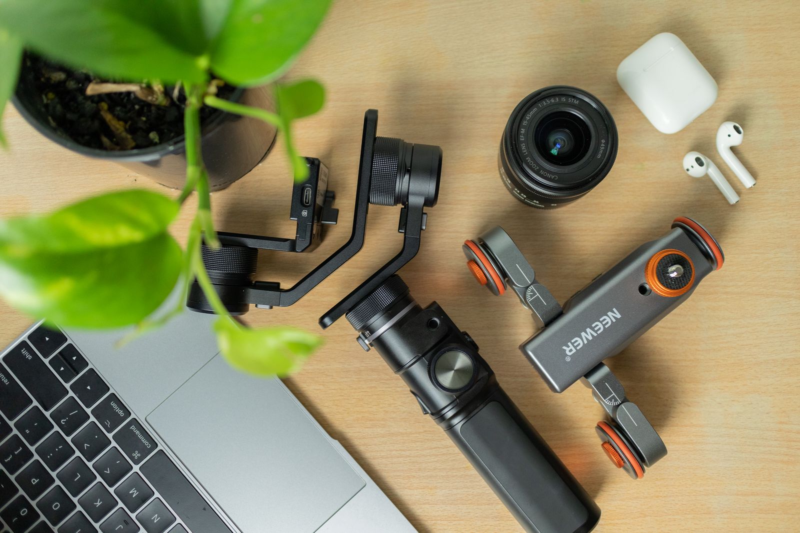 Built-In Cables vs. Wireless Charging Power Banks: Field Test for Camping Gear Clutter