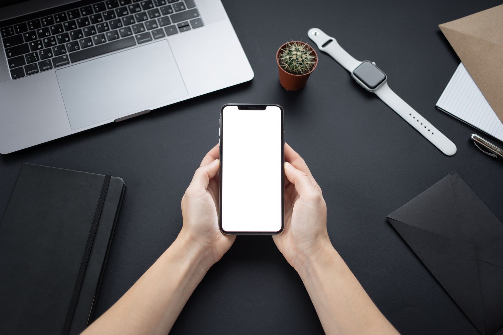 The Ultimate Buying Guide for Multi-Device Solar Power Banks on Extended Outdoor Trips