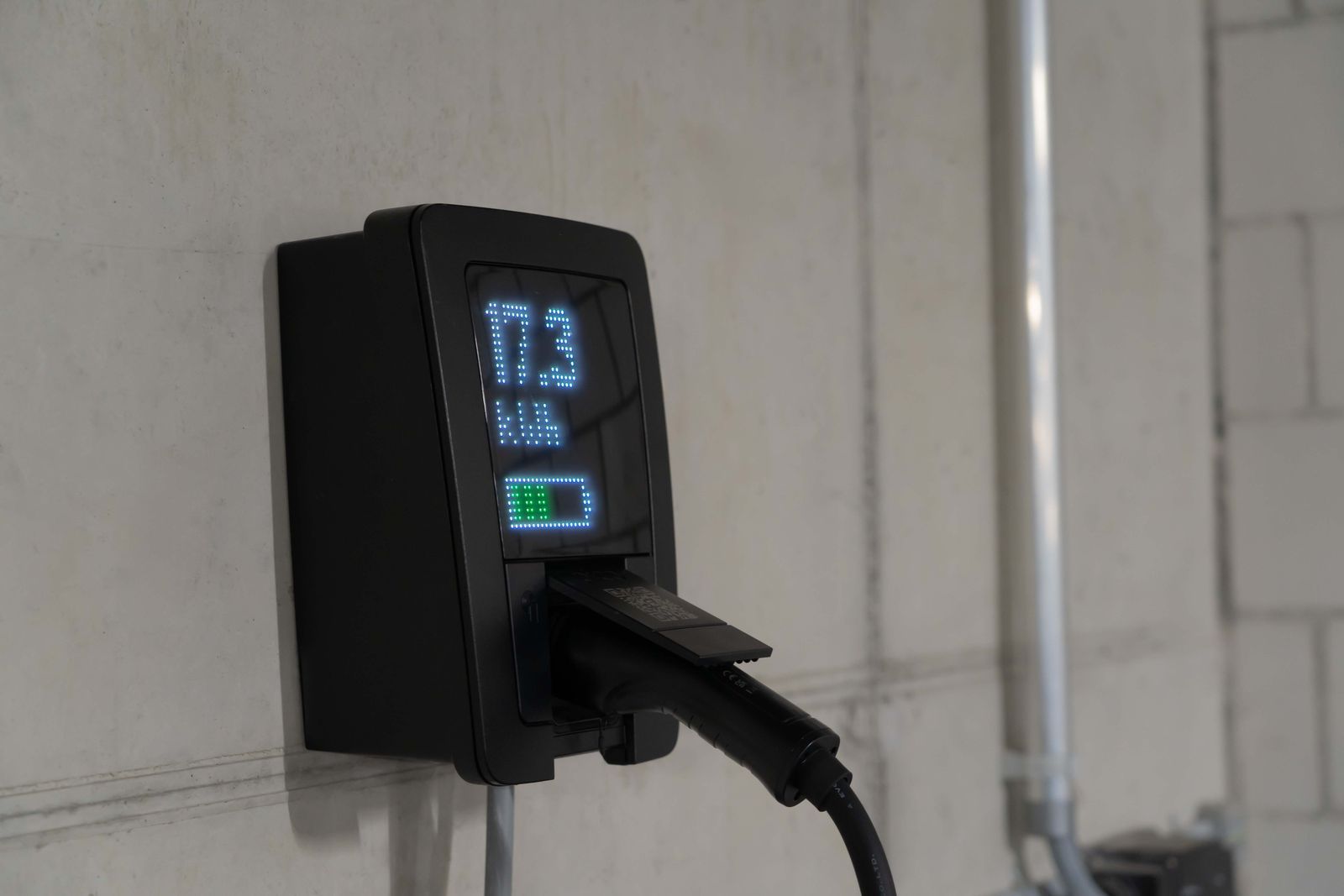Troubleshooting Solar Power Banks: Field Guide to Fixing Charging, Overheating, and Power Drops