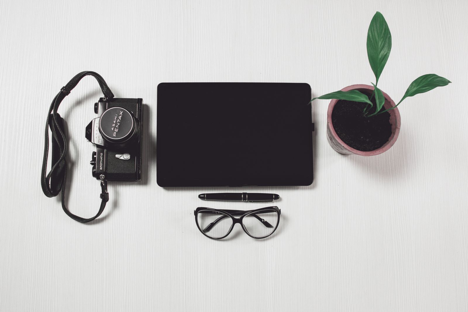 Understanding 5V/3A Multi-Device Charging: How Power Distribution Works Off-Grid