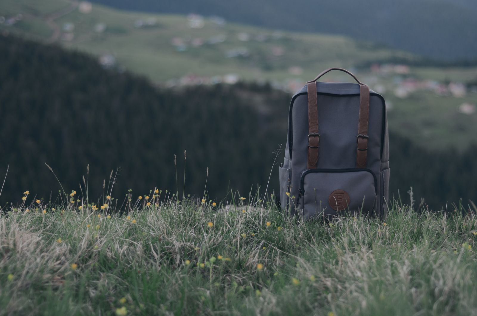 Clamshell vs Top Loading Backpack: One-Bag Travel Guide