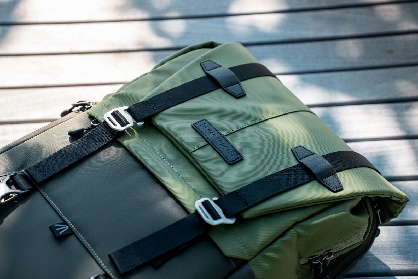 How to Pack Dress Clothes in a Backpack Without Wrinkles: The Clamshell Folding Guide