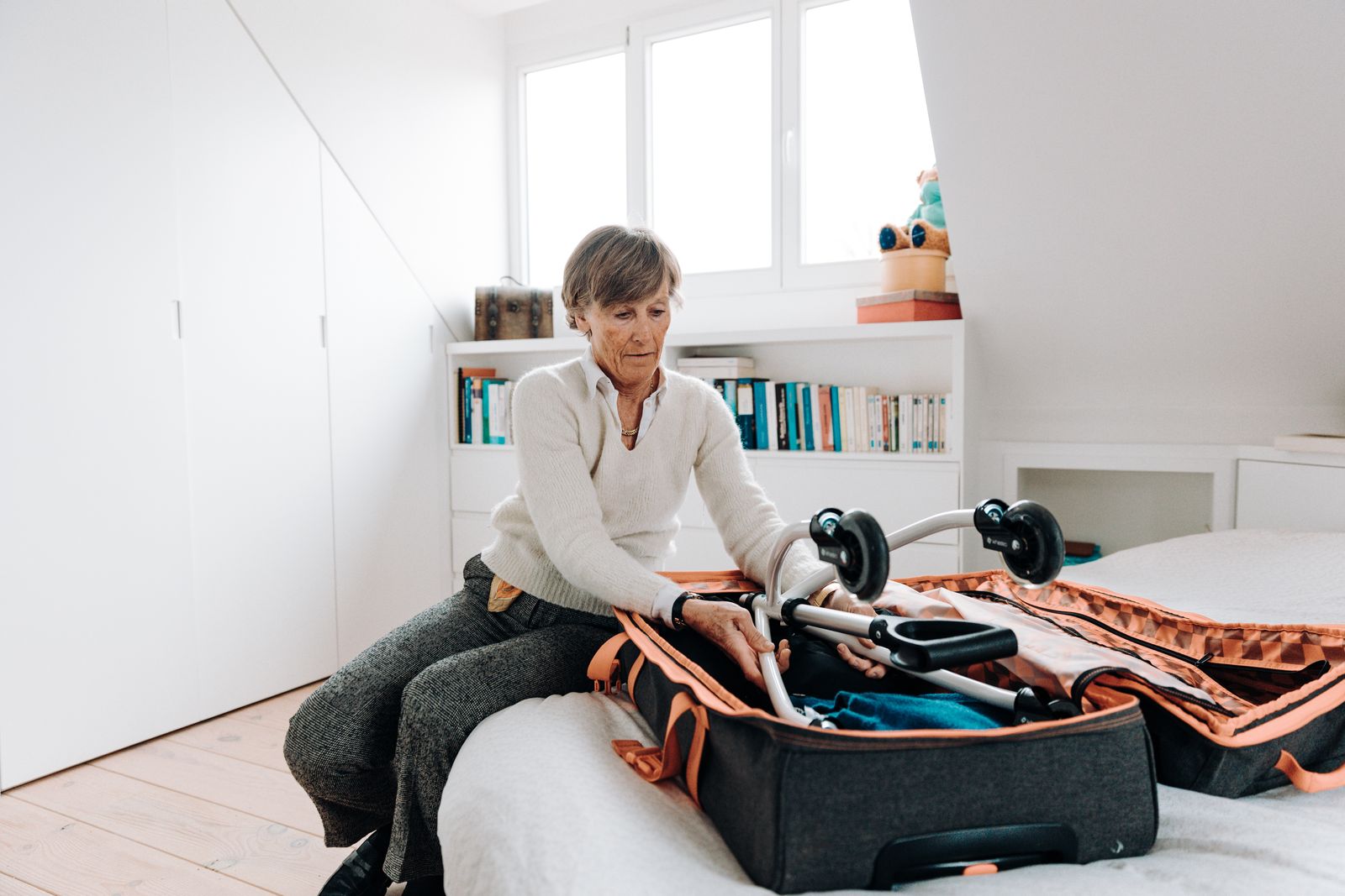Troubleshooting Clamshell Packing: How to Fix Overpacking, Zipper Strain & Balance Issues