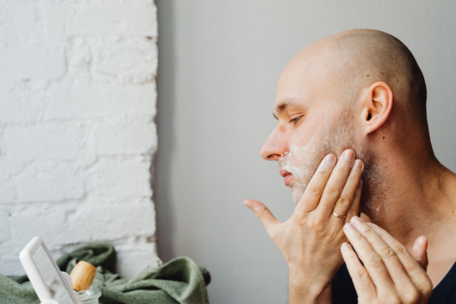 How to Clean and Sanitize Electric Shaver Attachments for Facial and Nose Grooming