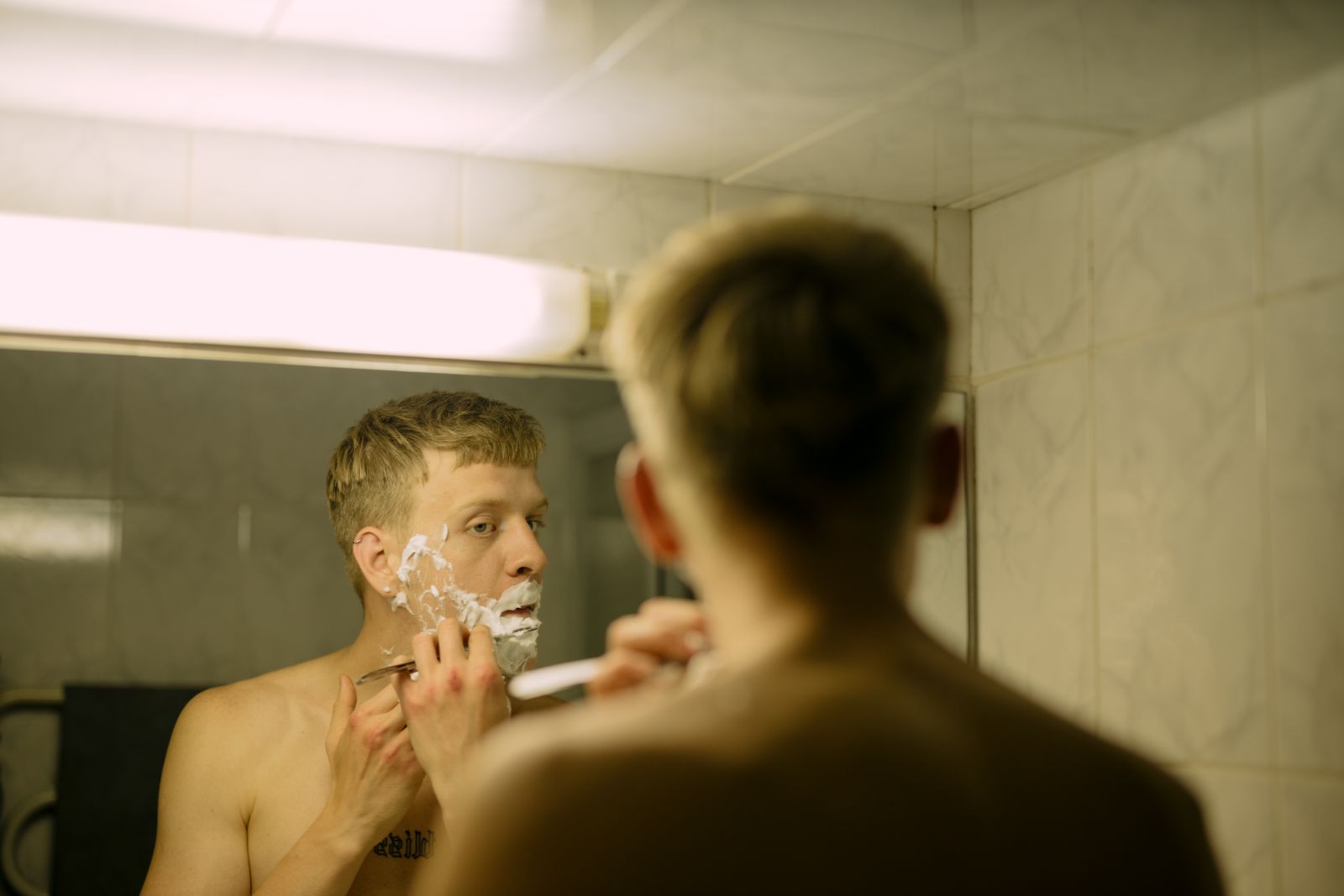 How to Maintain the Waterproof Seal on Your Electric Shaver for Safe Shower Grooming