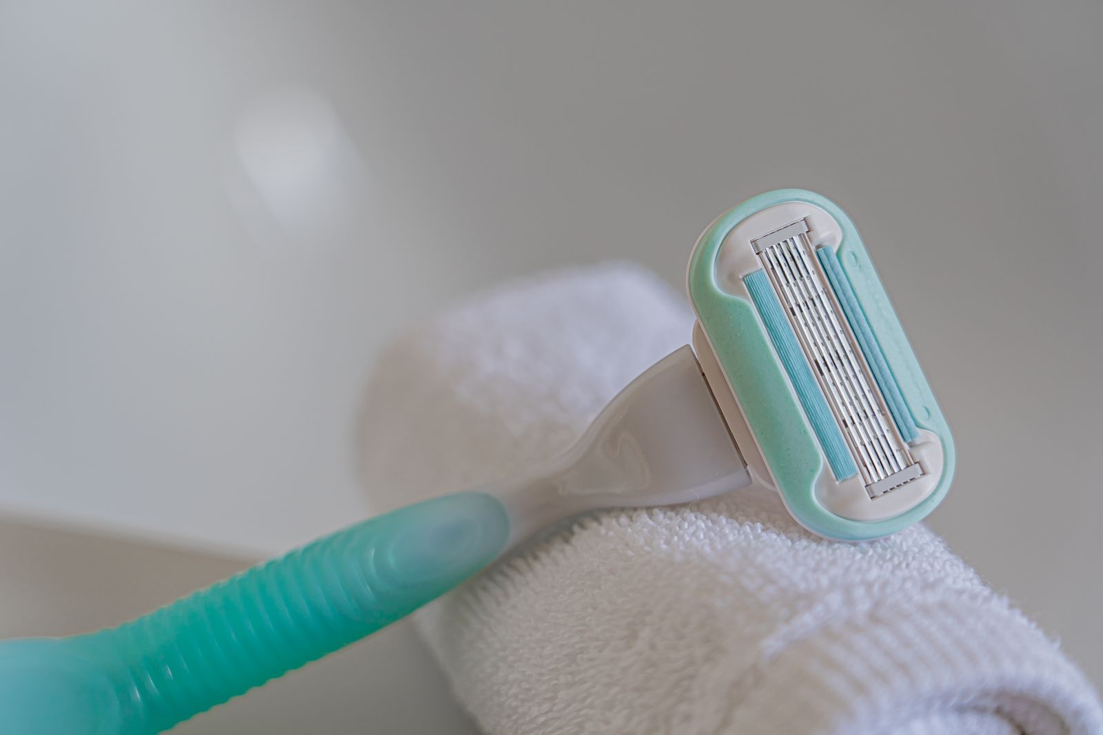 All-in-One Grooming Kits vs. Standalone Trimmers: What's Best for Facial Touch-Ups?