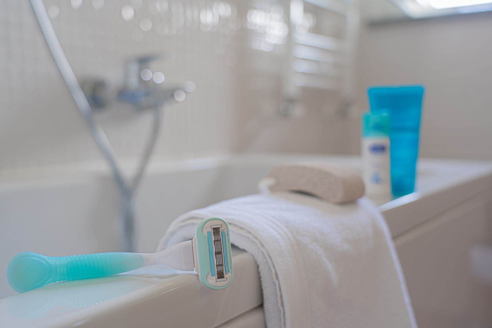 How to Clean and Maintain Your 7D Magnetic Head Electric Shaver for Peak Performance