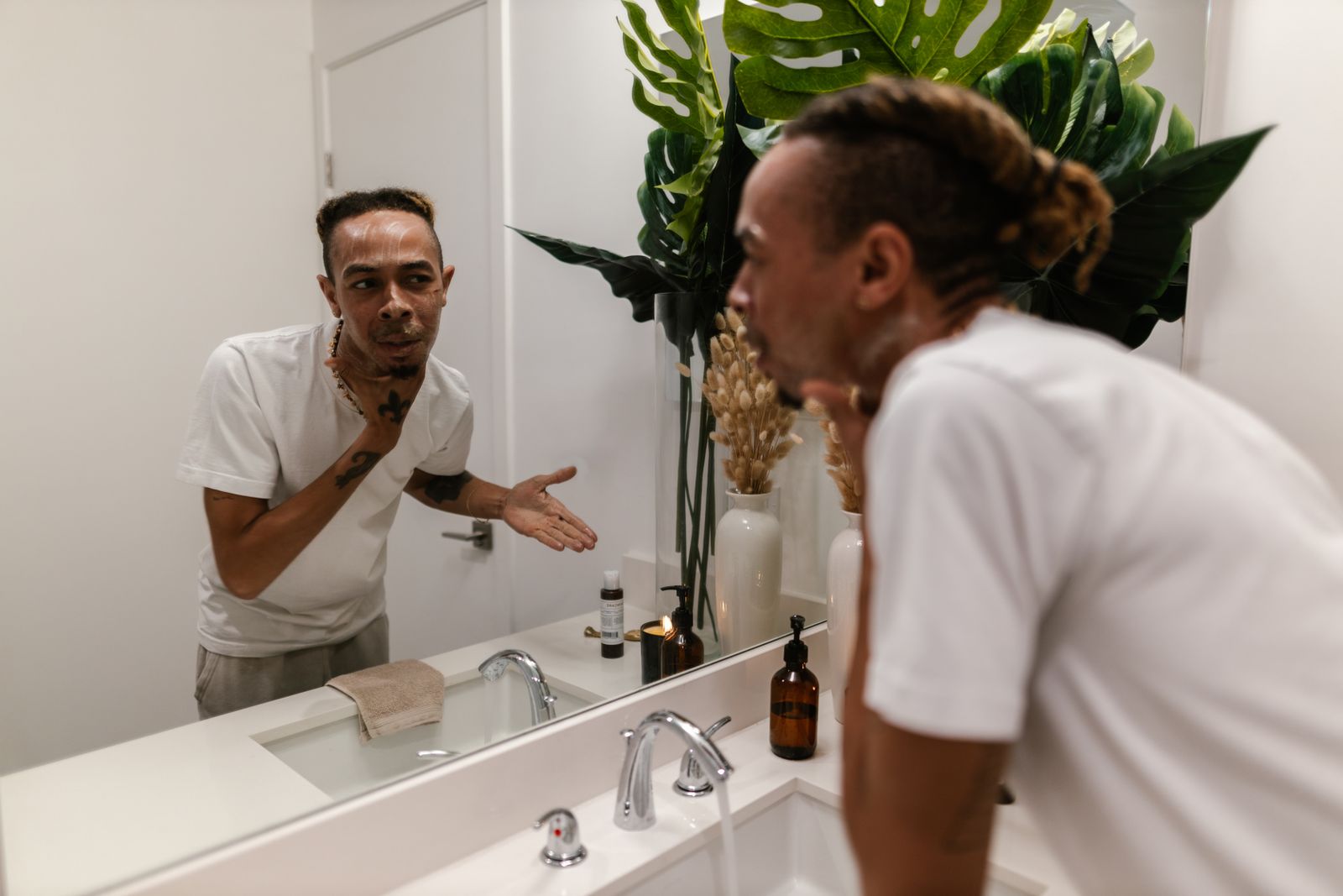 How to Safely Store Your Electric Shaver Kit at Home and While Traveling