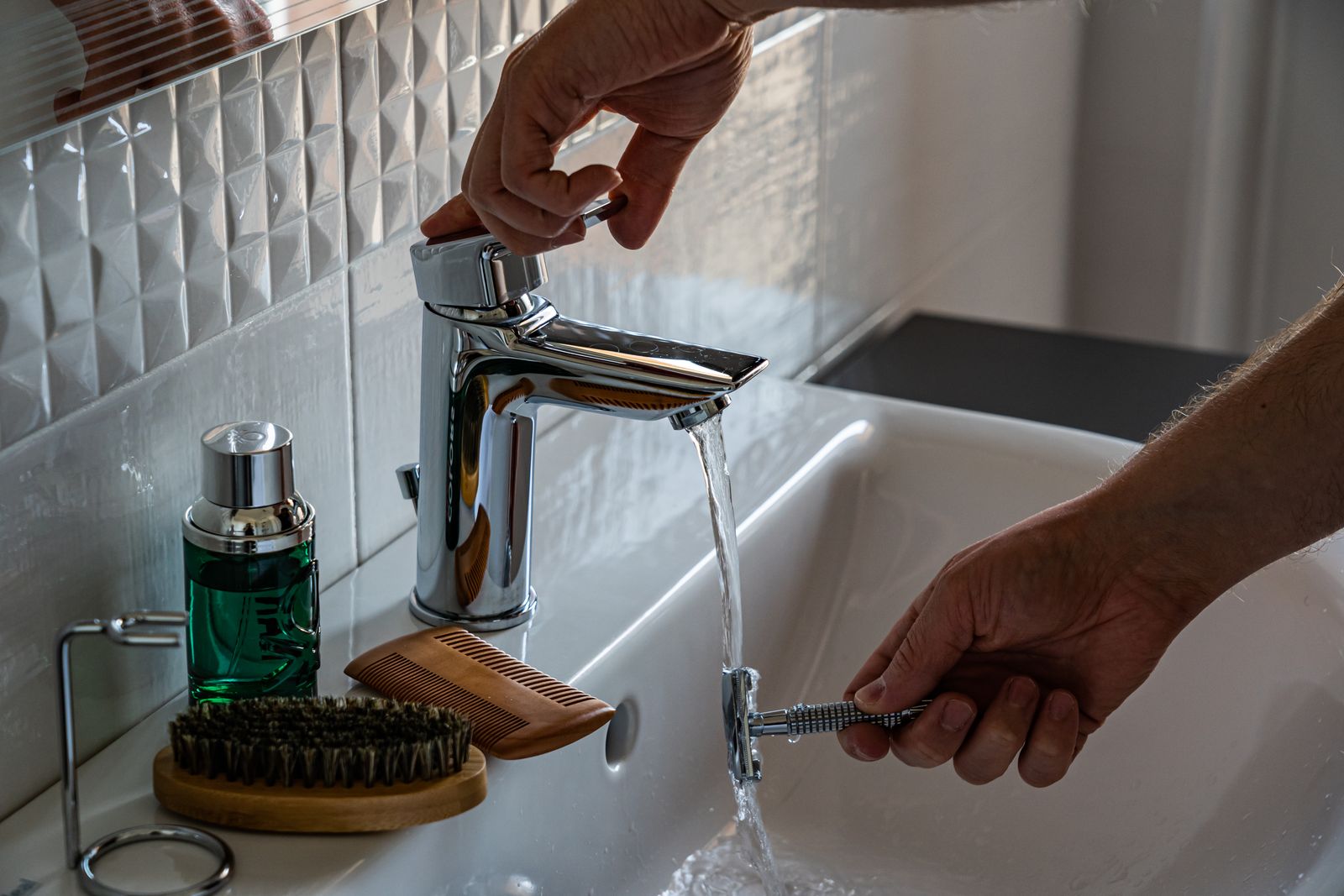 Rotary vs. Foil Shavers for Sensitive Skin: Which Gentle Grooming Method Wins?