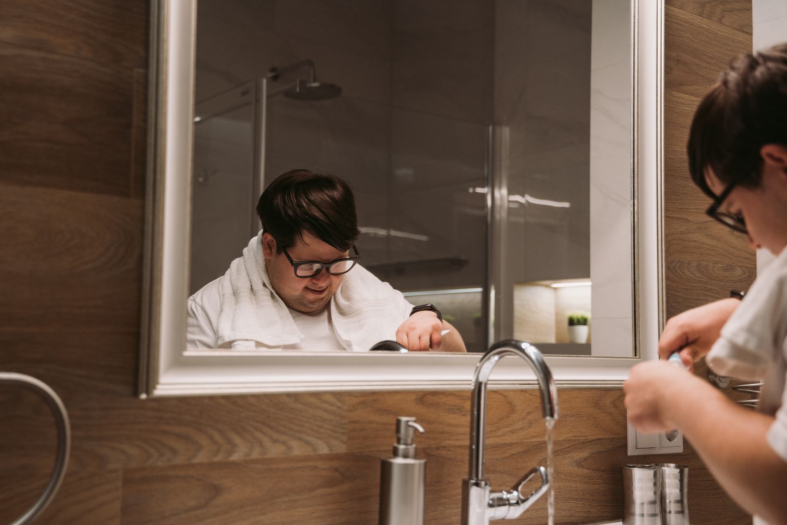 Wet vs. Dry Electric Shavers: Which Waterproof Grooming Kit Is Right for You?