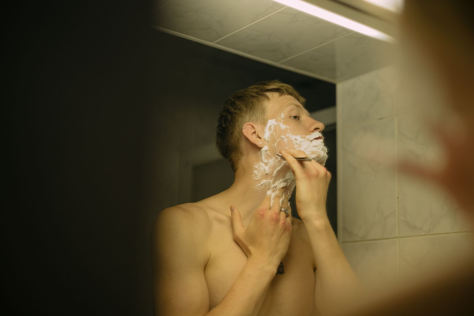 Wet vs. Dry Head Shaving with Electric Shaver: Which Is Closer?