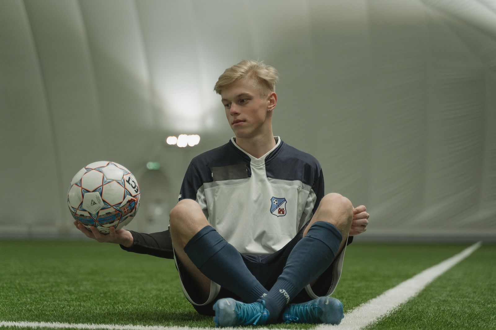 Hover Soccer Ball vs. Traditional Indoor Soccer Ball: Best Birthday Gift for Kids?