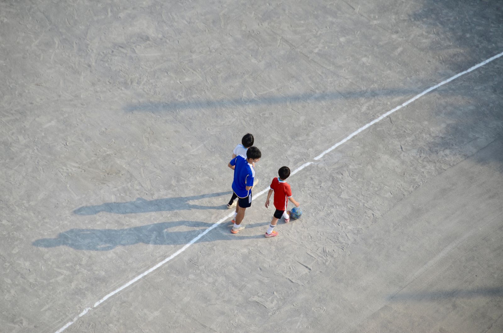 Cooperative Games vs. Family Matches: How to Teach Sportsmanship to Kids at Home