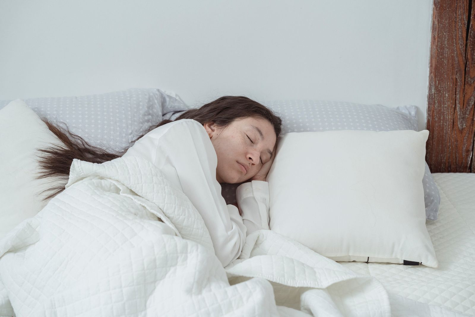 Cervicogenic Headaches vs. Tension Headaches: How Sleeping Posture Triggers Morning Pain