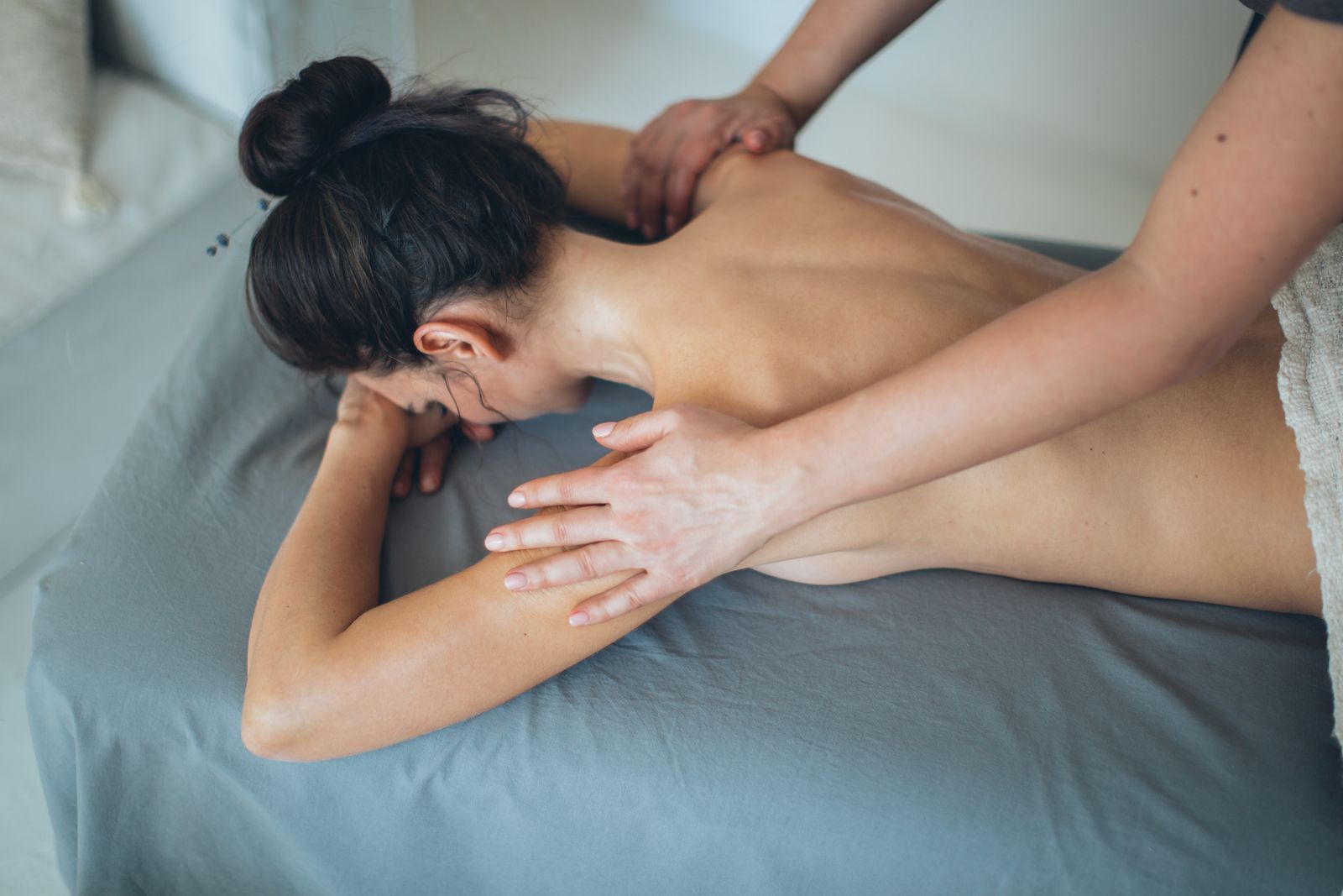 How to Care for and Break In Your Memory Foam Cervical Pillow for Maximum Comfort
