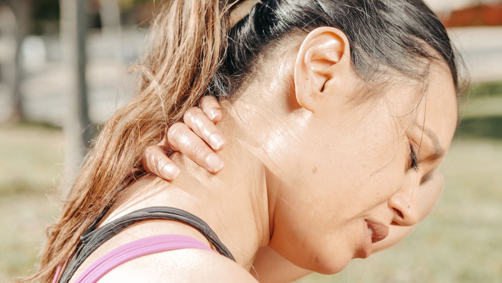 Hypoallergenic Memory Foam vs. Down Pillows: Which Is Best for Neck Pain and Allergies?